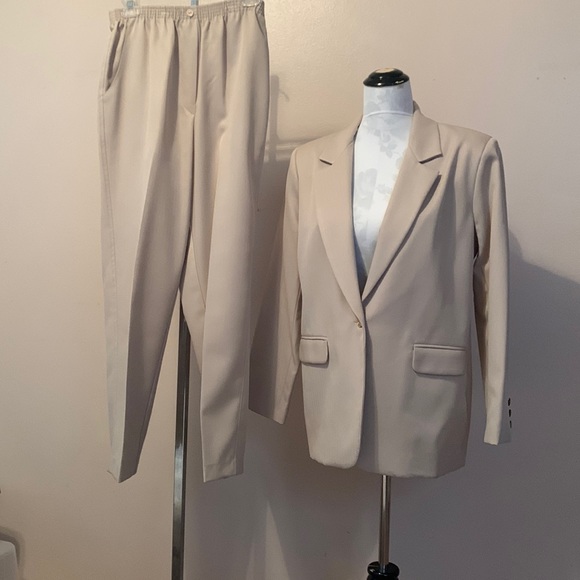 Toni Marie Pants - Toni Marie for Sissies Sportswear 2 Piece Cream Polyester Pants Suit